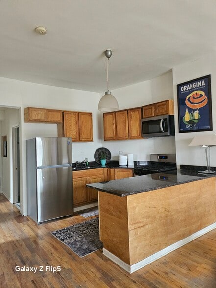 Kitchen - 2417 W Warren Blvd