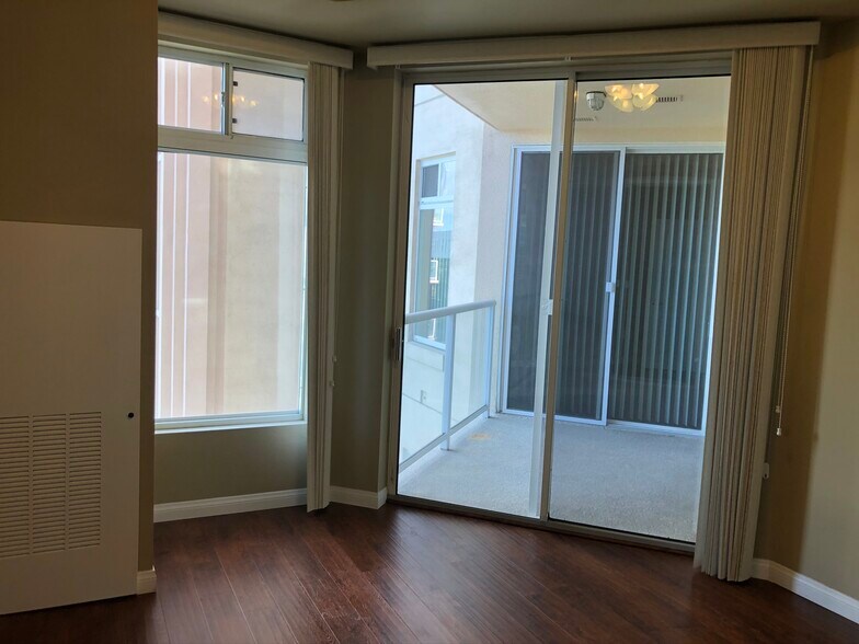 Building Photo - 388 E Ocean Blvd