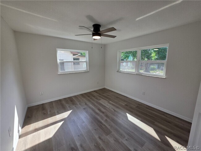 Building Photo - 4450 Essex Ln