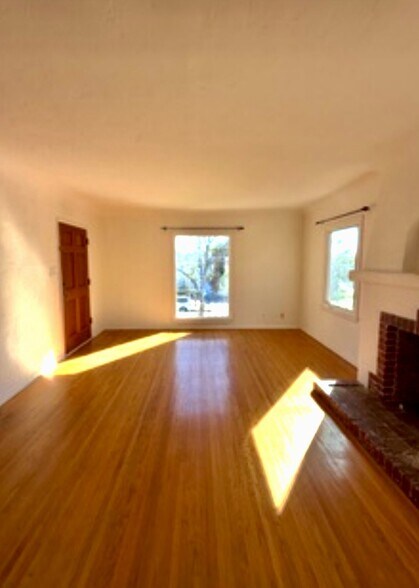 Building Photo - 6089 Cashio St