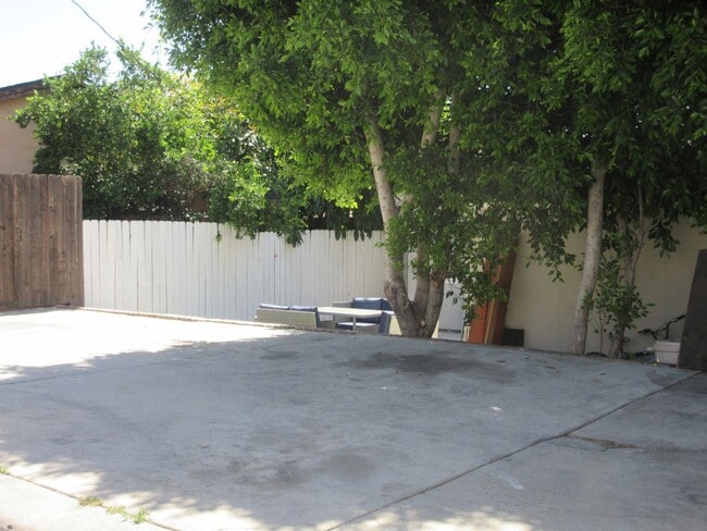 Building Photo - Duggan Property Management, Inc presents, Adorable ADU in Sylmar