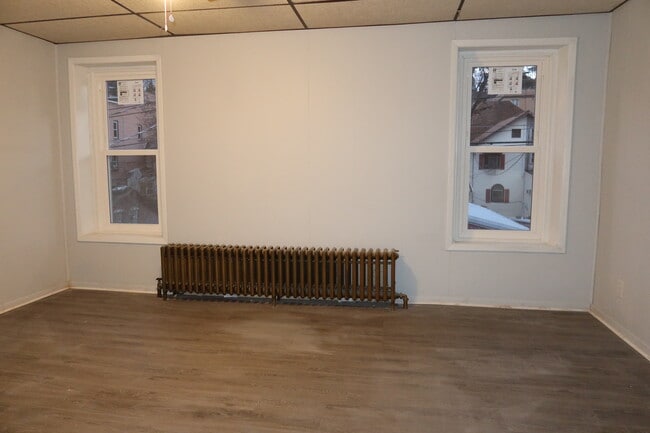 Building Photo - 255 W Rowe St