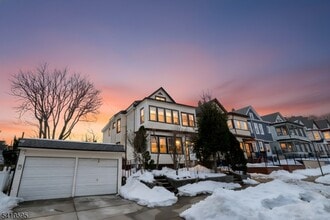 Building Photo - 335 Boulevard