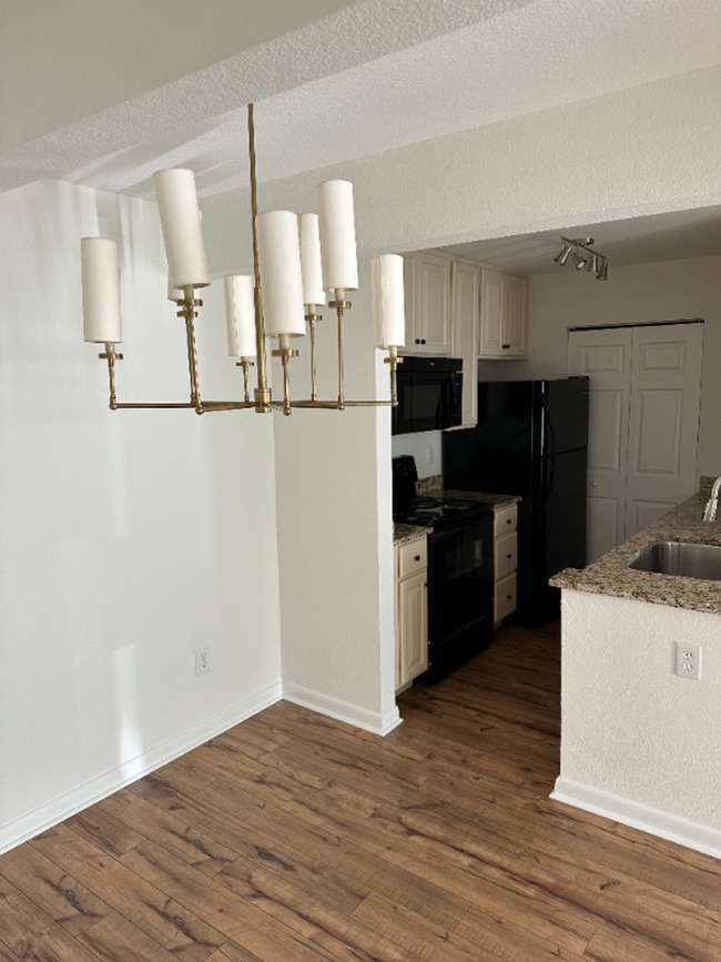 Building Photo - Prime Mt. Pleasant Condo Living!