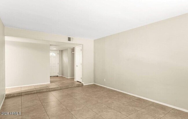 Building Photo - 1702 E Gaylon Dr