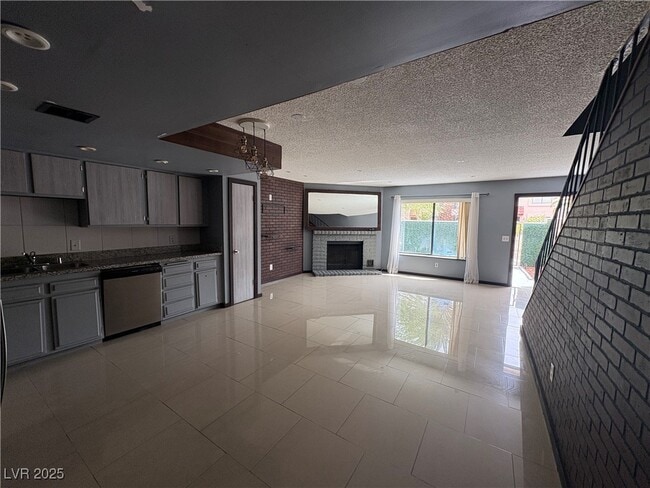 Building Photo - 5457 Escondido St