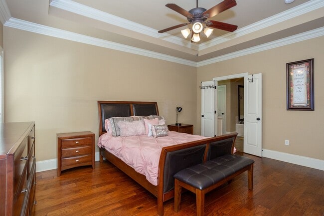 Building Photo - Fully Furnished, All-Inclusive Lakefront L...