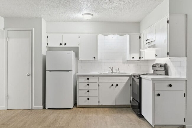 Building Photo - 217 E Sinto Ave