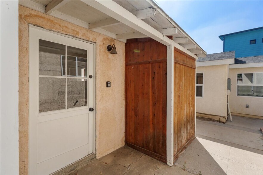 Building Photo - 4044 Huron Ave