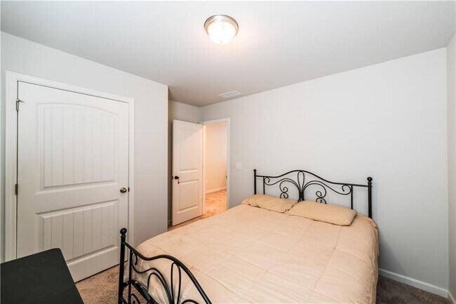 Building Photo - 4700 Blake Lp