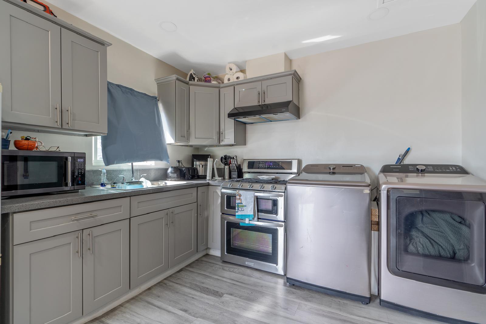 Building Photo - 740 Carmelita Pl
