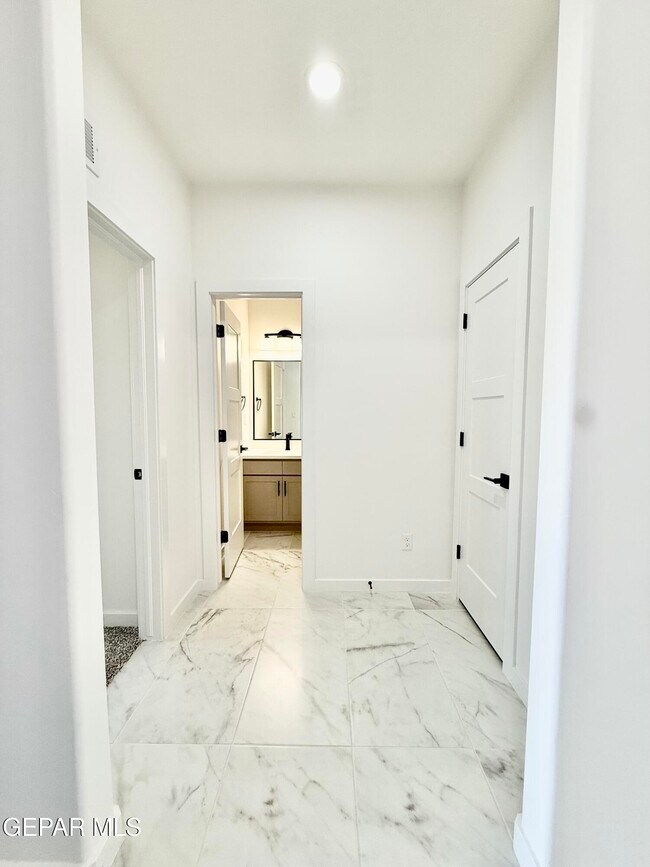 Building Photo - 15052 DESTINATION