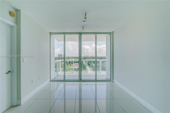 Building Photo - 1871 NW S River Dr