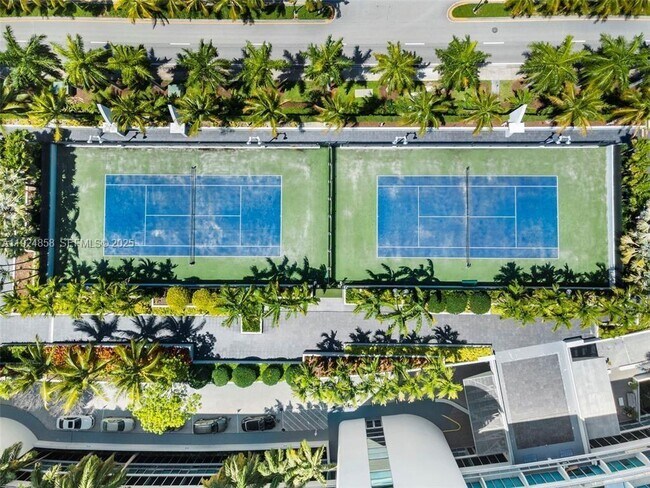 Building Photo - 2950 NE 188th St