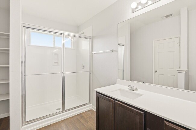 Building Photo - 4 Bed, No Carpet Home in Kyle, Available for Immediate Move-In