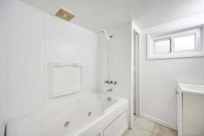 Building Photo - 61 James St