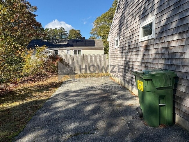 Building Photo - 20 Ellis Dr