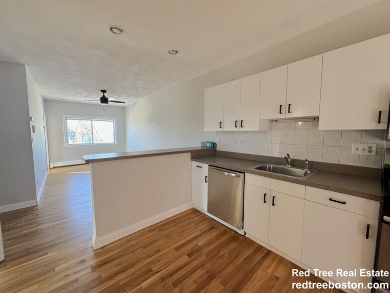 Building Photo - 345 Border St