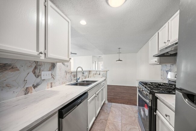 Building Photo - 8204 West Gate Blvd