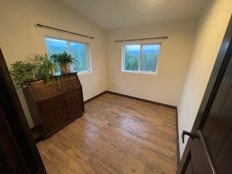 Building Photo - 194 Bergamot Dr
