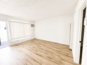 Building Photo - 5242 Cahuenga Blvd