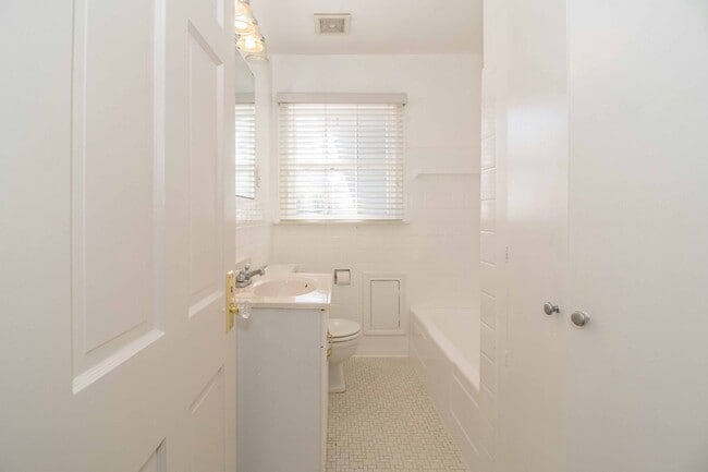 Building Photo - Charming Remodeled Bungalow - Arlington Heights - NEW PICTURES COMING SOON!