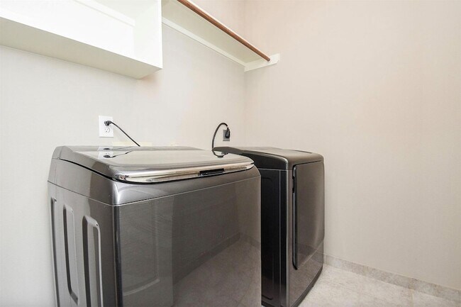 Building Photo - 812 Fisher St