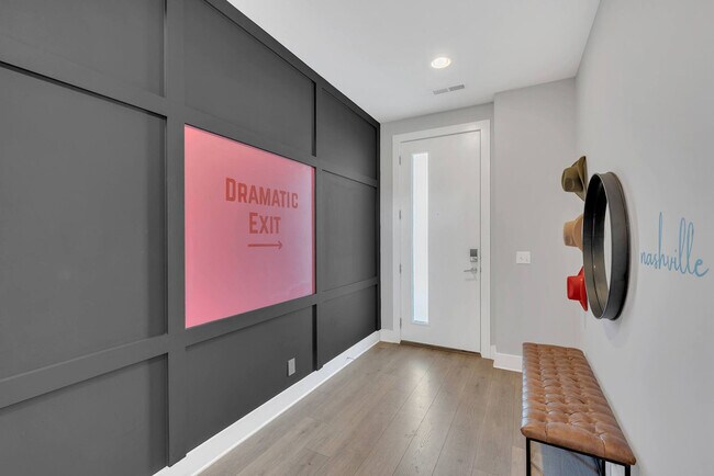 Building Photo - 516 27th Ave N