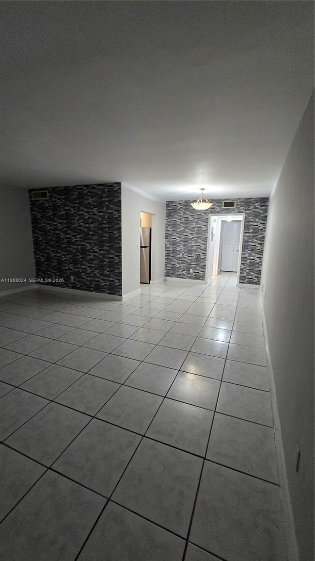 Building Photo - 11855 NE 19th Dr