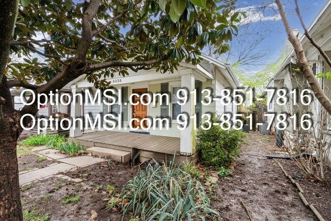 Building Photo - West Plaza!!!