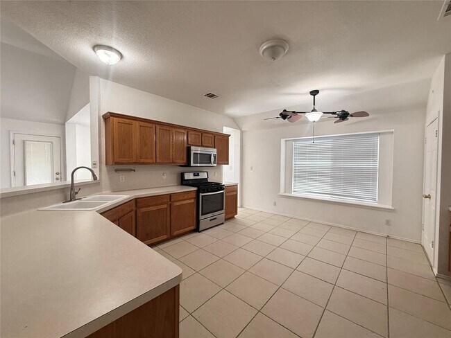 Building Photo - 708 Spring Brook Ln