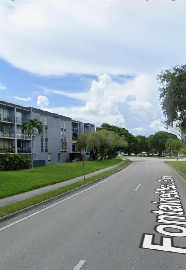 Building Photo - 210 Fontainebleau Blvd