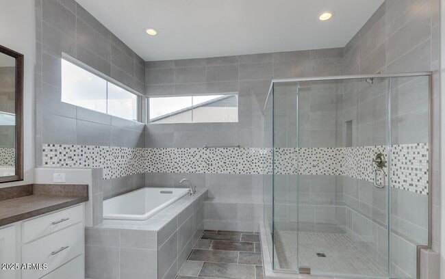 Building Photo - 4390 Noble Dr