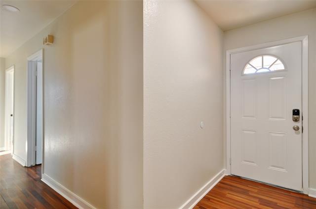 Building Photo - 208 Rolling Hills Dr