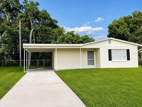 Building Photo - 930 Emerald Dr