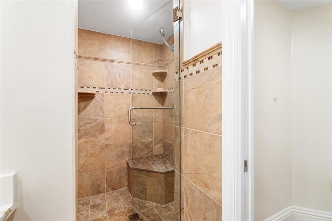 Building Photo - 100 SE 5th Ave