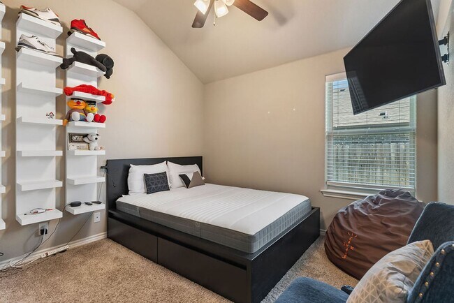 Building Photo - Half Off First Months Rent!!!