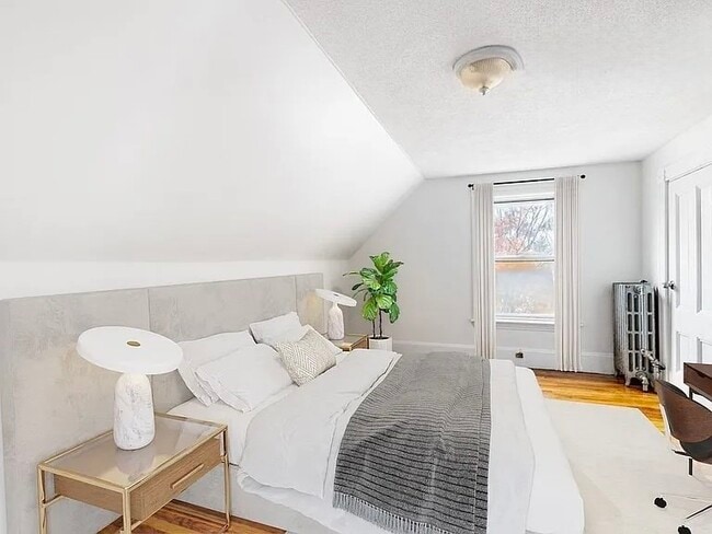 Building Photo - 61-61 Glenwood Rd