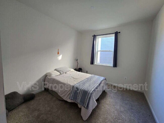 Building Photo - 609 Clover Ln