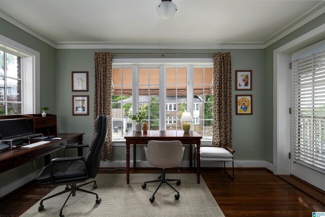 Building Photo - 1305 31st St S