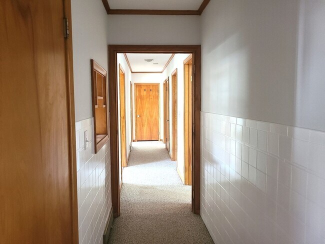 Building Photo - 159 Lake St