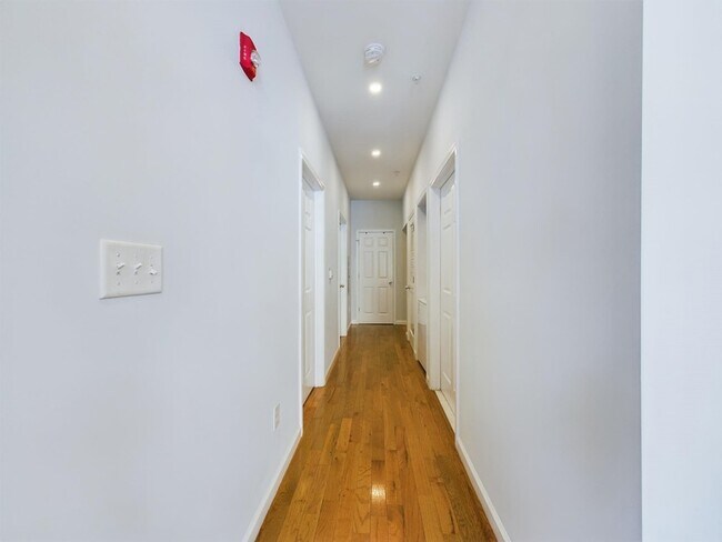 Building Photo - 137 Monticello Ave