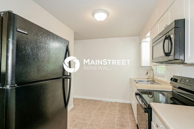 Building Photo - 3 Bedroom Pet-Friendly Home in St. Louis, MO with Main Street Renewal