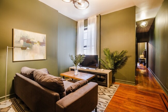 Primary Photo - 104 W 83rd St