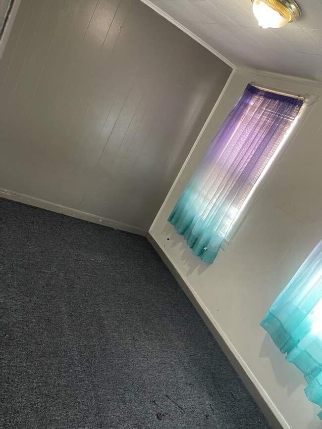 Building Photo - 2 Bedroom 1.5 bath home available in Frank...