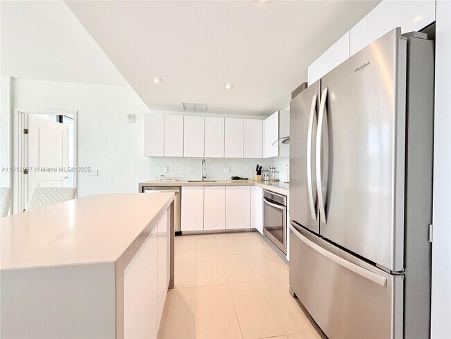 Building Photo - 1600 NE 1st Ave