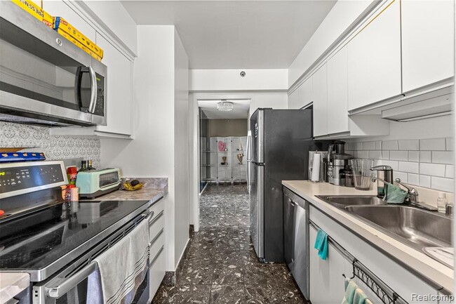 Building Photo - 5000 Town Center Dr