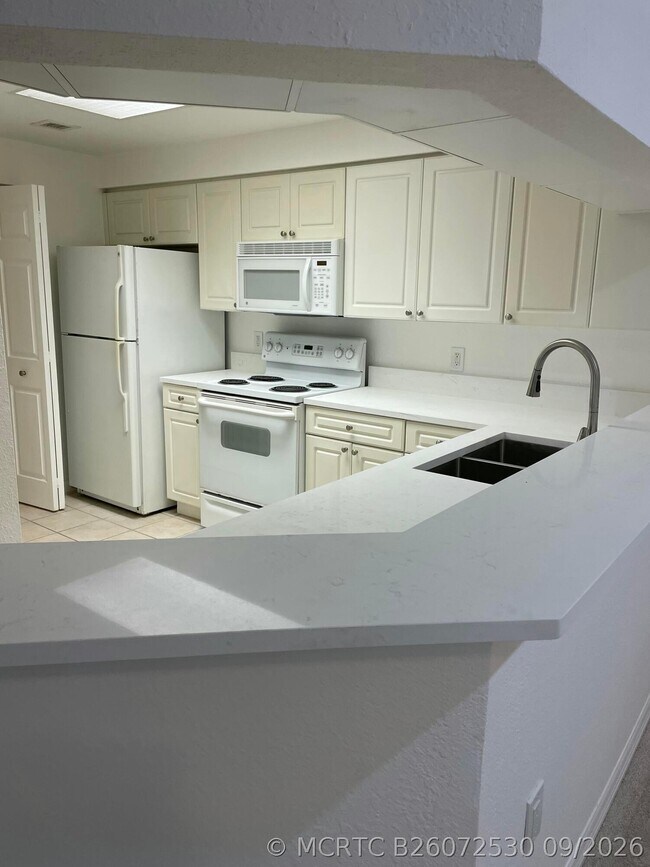 Building Photo - 3023 Alcazar Pl