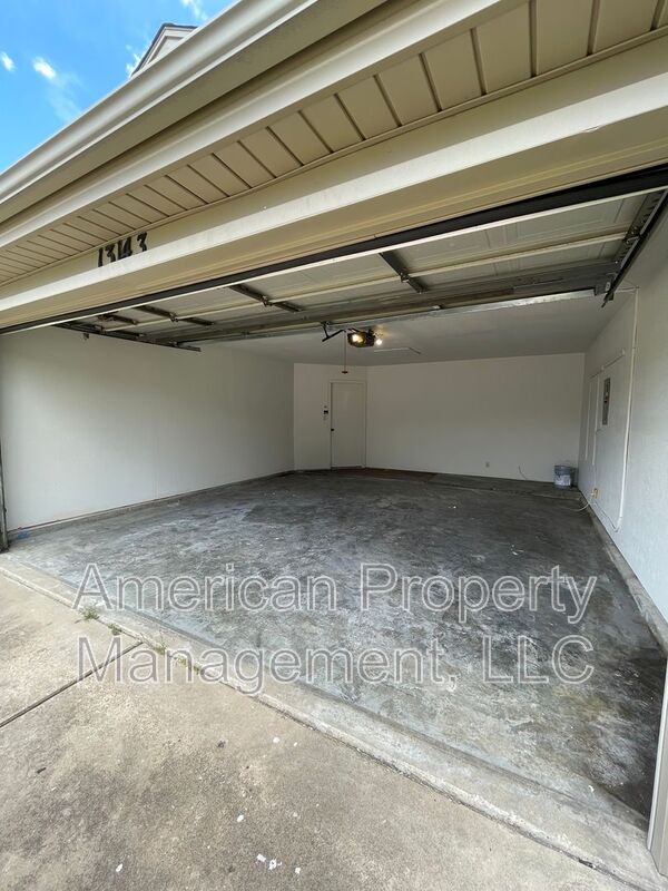 Building Photo - 13143 E 44th St