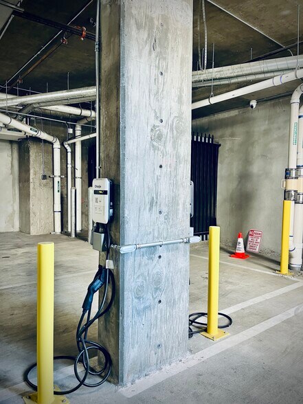 Building Photo - 904 S New Hampshire Ave